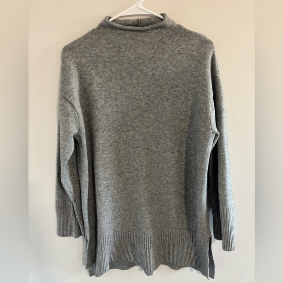 Moth by Anthropology Light Gray Mock Neck Sweater size Medium - Picture 2 of 5